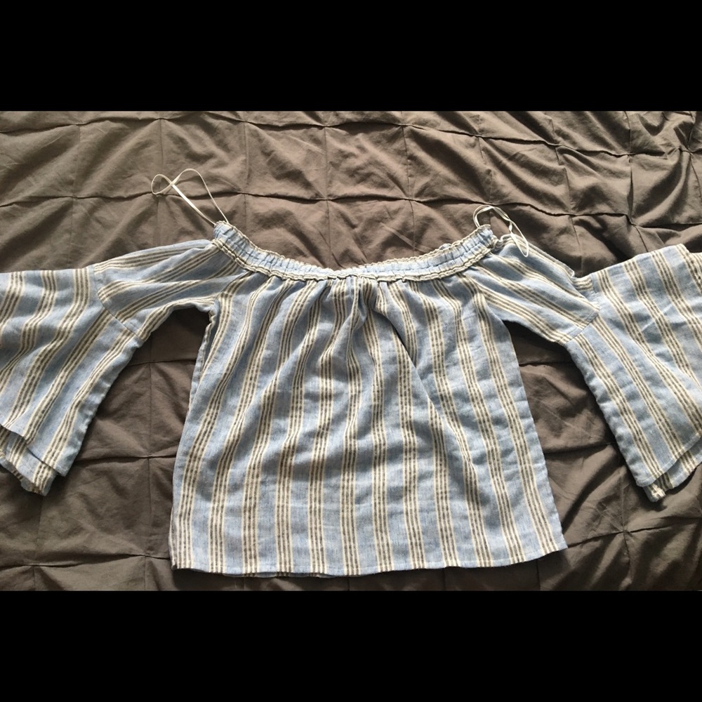 Off shoulder bell sleeve top